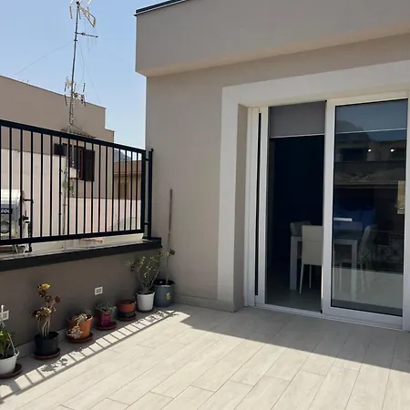 Blue Sky Apartment *