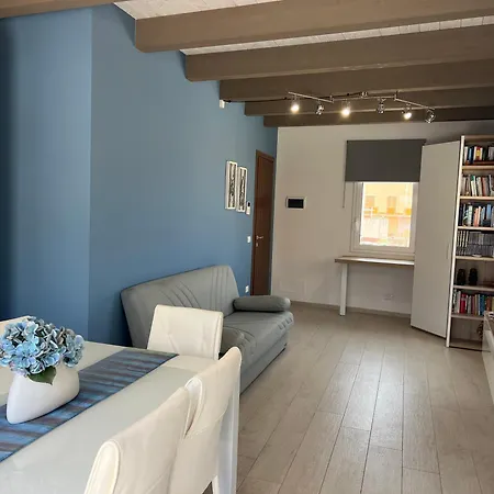 Blue Sky Apartment *
